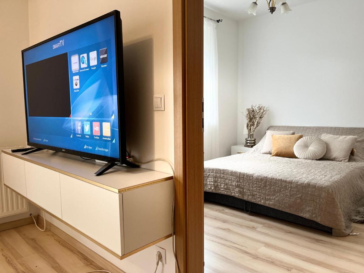 Corvin Promenade Crystal Apartment Budapest Ngoại thất bức ảnh