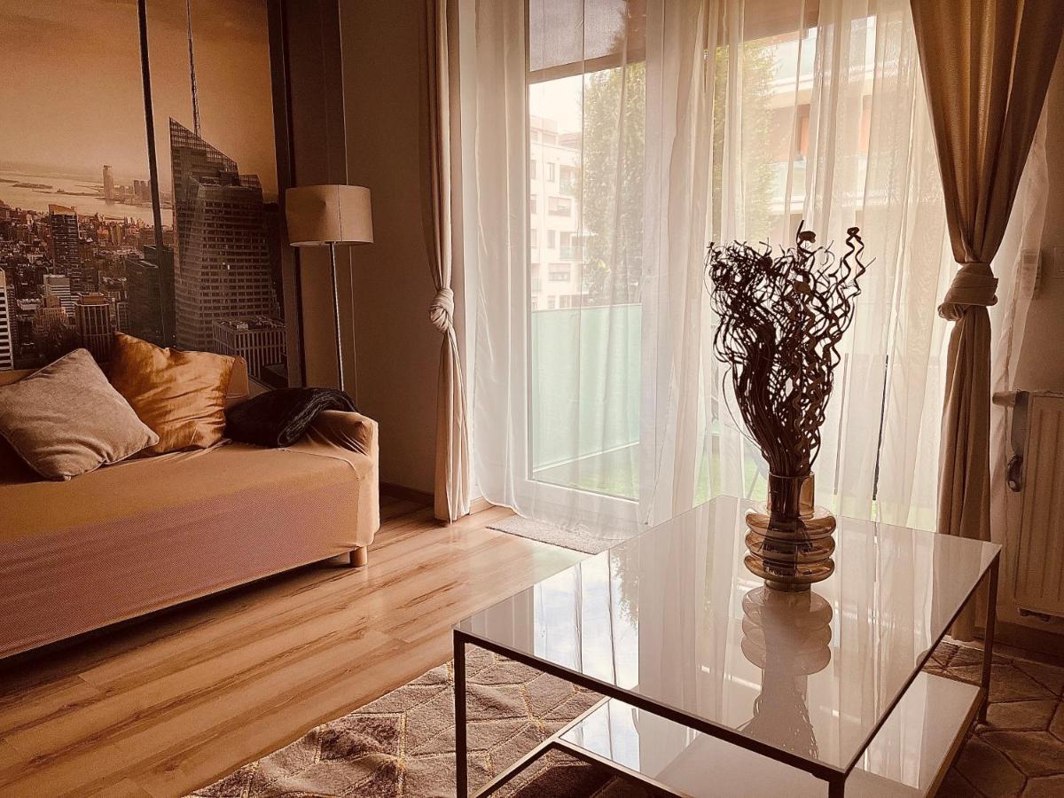 Corvin Promenade Crystal Apartment Budapest Ngoại thất bức ảnh