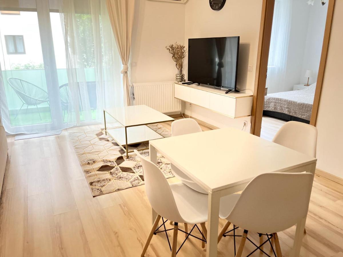 Corvin Promenade Crystal Apartment Budapest Ngoại thất bức ảnh