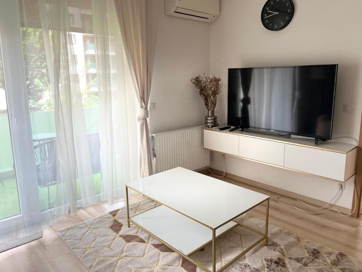 Corvin Promenade Crystal Apartment Budapest Ngoại thất bức ảnh